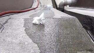 Girls Pissing E15