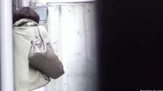 Girls Pissing E25