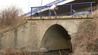 Violeta - Pissing scene