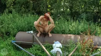 Flora - Peeing outdoors