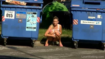 Cayla - Pissing scene