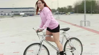 Bibi - Pissing scene