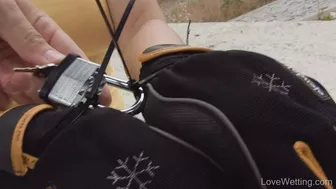 Bibi - Pants, gloves, lock