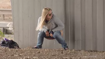 Violeta - Pissing scene