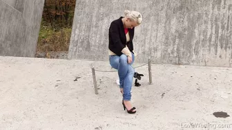 Licky Lex - Double crossed legs