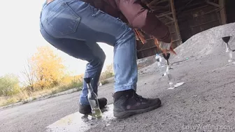 Bibi - Filling the bottles