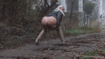 Naomi - Pissing Scene