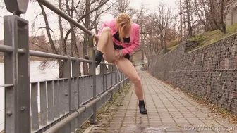 Chrissy Fox - Pissing scene