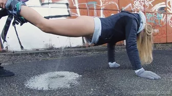 Violeta - Pissing scene