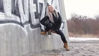 Licky Lex - Pissing Scene