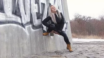 Licky Lex - Pissing Scene