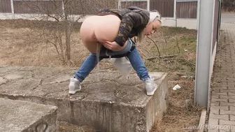 Naomi - Pissing Scene