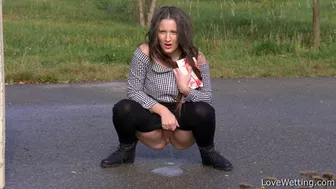 Nicolette - Pissing scene