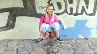 Violeta - Pissing scene