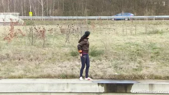 Annie - Pissing scene