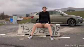 Vany Ully - Pissing scene