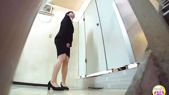 DLSL-663 06 Hidden Camera in the Office: Stuck in the Toilet and Leaking Pee