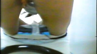 girl pooping and pissing