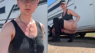 summerhayzz - quick little pee before horse training!!