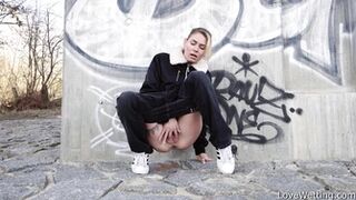 Claudia - Pissing Scene