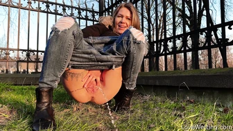 Claudia - Pissing Scene