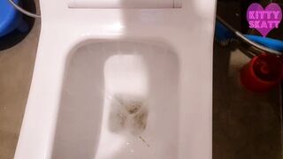 Kitty Skatt - Two huge dumps with girl in the room