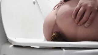 XOBunny - Creamy yellow shit close up