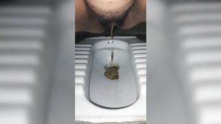 Desi Girl pooping
