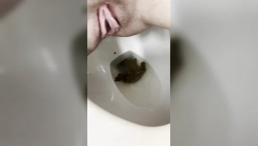 Mistress Nelly - Sneaking in on Mommy Pooping