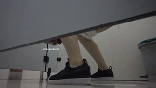 Chinese girl toilet pee