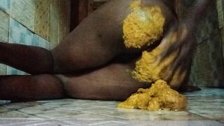 PrettyEbonies - Side pooping and smearing