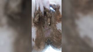 MELLODI - Dirty pussy playing in the bathroom