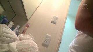 [NEO-673] I Want To Take A Shit While Wearing Clothes Ami Ayumi