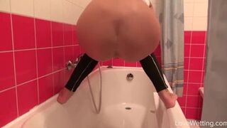 Vanessa - Pissing scene