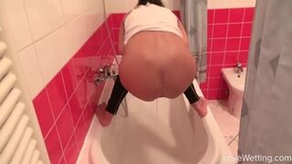 Vanessa - Pissing scene