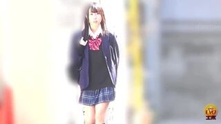 DLEE-366 04 Public toilet peeping - beautiful urinary axis of a school girl with tremendous momentum