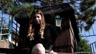 Marika Labella - Pissing scene