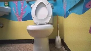 pooltoilet inside