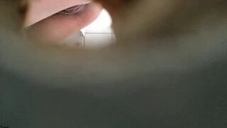 spy wc: girl comes first time and tries to pee
