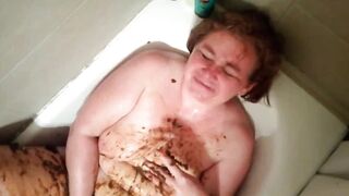 Alexandra - Playing in the bathtub