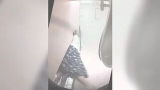 28104124 I took a picture of a Western-style toilet in the sea with two cameras! 4 The last sister with big breasts is also exposed ...