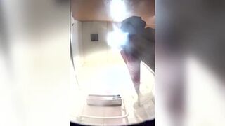 15378542 Dedicated to lovers of picking big city station toilets not leaked 11