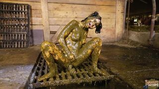 Kaitlyn Katsaros Aliens In The Manure Channel