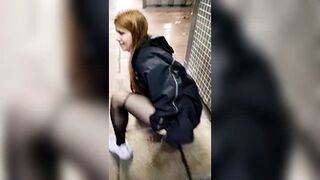 CoralJade01 - Sexy girl can't hold her pee