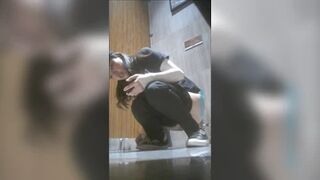 15386290 Event in the toilet of a certain restaurant 1-2