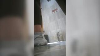 15386190 Event in the toilet of a certain restaurant 1-2