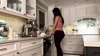 Tina Amazon - washing dishes