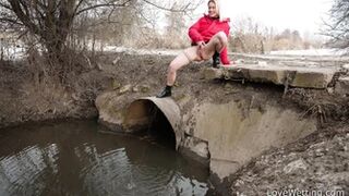 Claudia - Pissing Scene