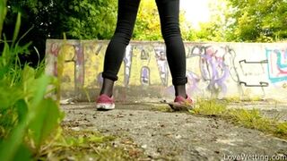 Elizabeth - Pissing scene