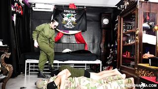 Lift and carry military training: lifting me on the knees, on the hands and push-up